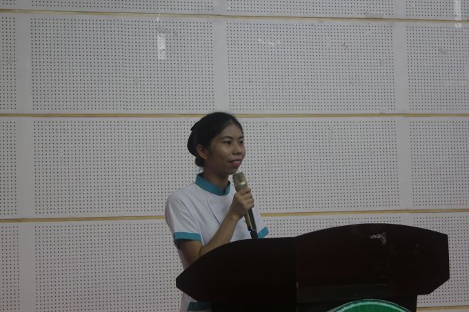 59537652a3777.JPG 黄晓丽同学发言.JPG