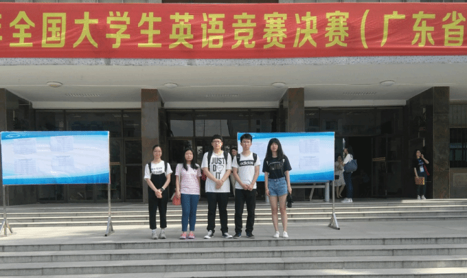 5b03e9d2d2ef6.png 参赛学生合影.png