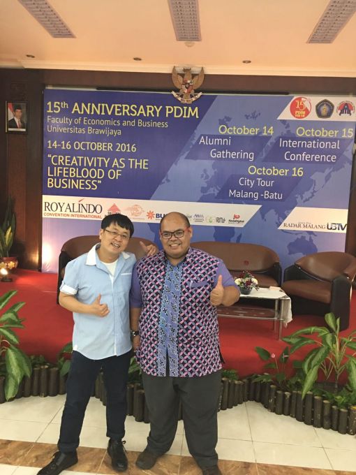 吴宏哲副教授和与会嘉宾合照 (1).jpg