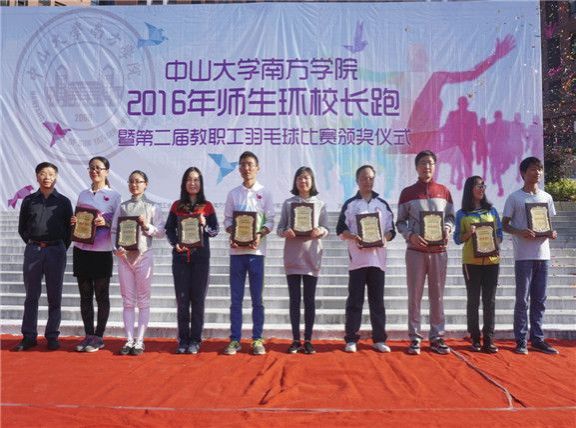 5851ffdfc9262.jpg 优秀团队颁奖合照.jpg