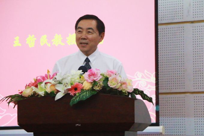 577f0b8e37447.JPG 王哲民教授发表讲话.JPG